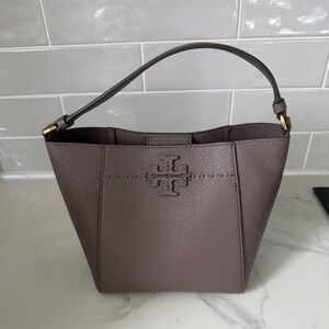 EUC Tory Burch Small Beige McGraw Bucket Bag